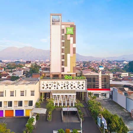 Hotel Ibis Styles Malang Esterno foto