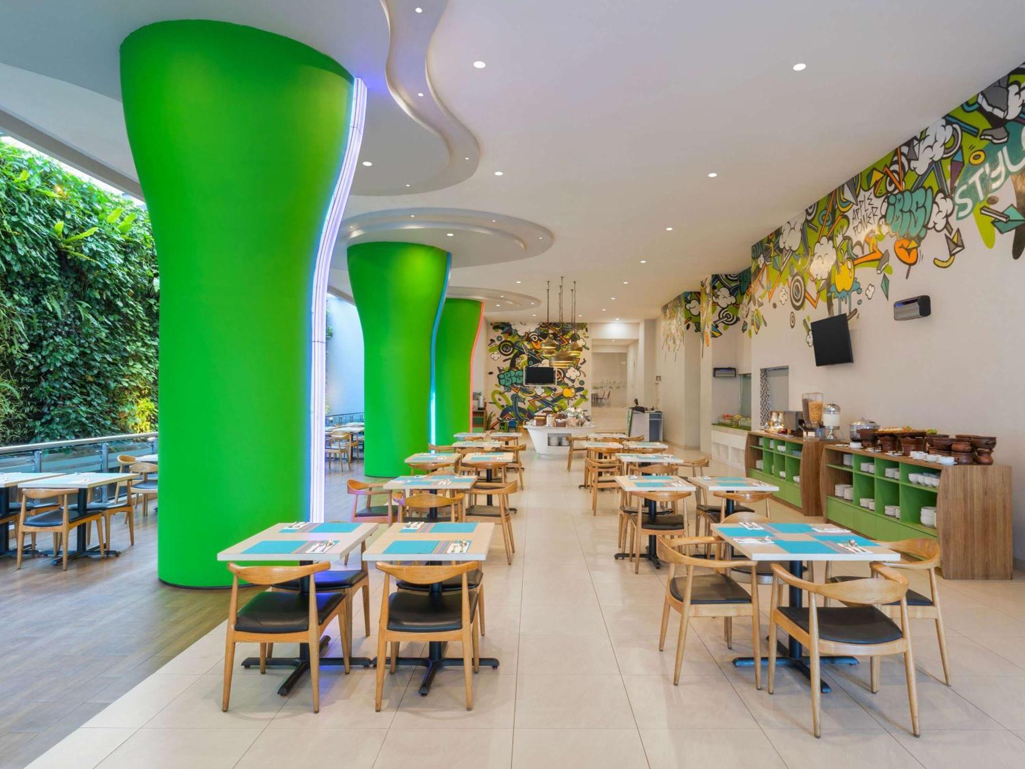 Hotel Ibis Styles Malang Esterno foto