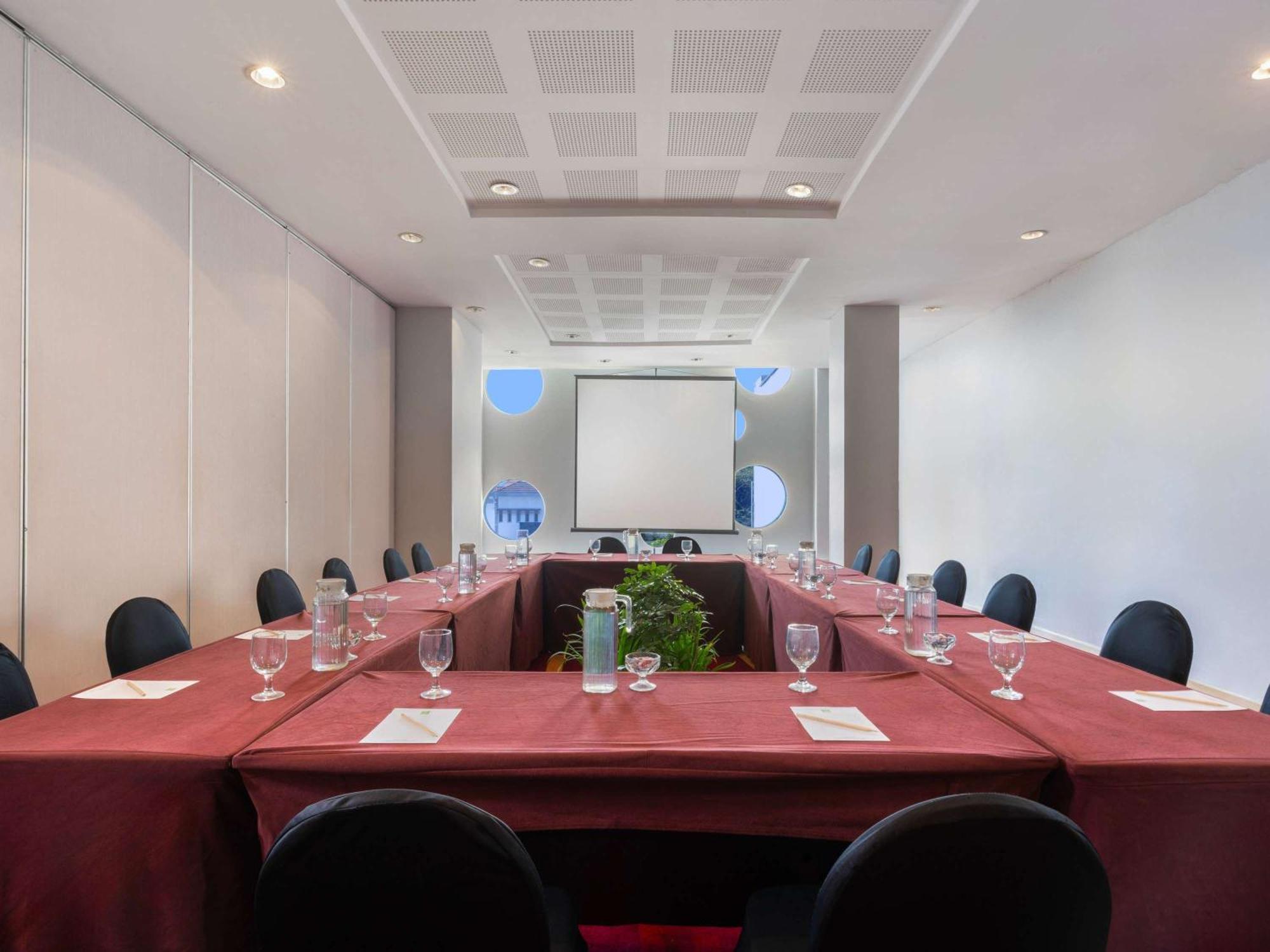 Hotel Ibis Styles Malang Esterno foto