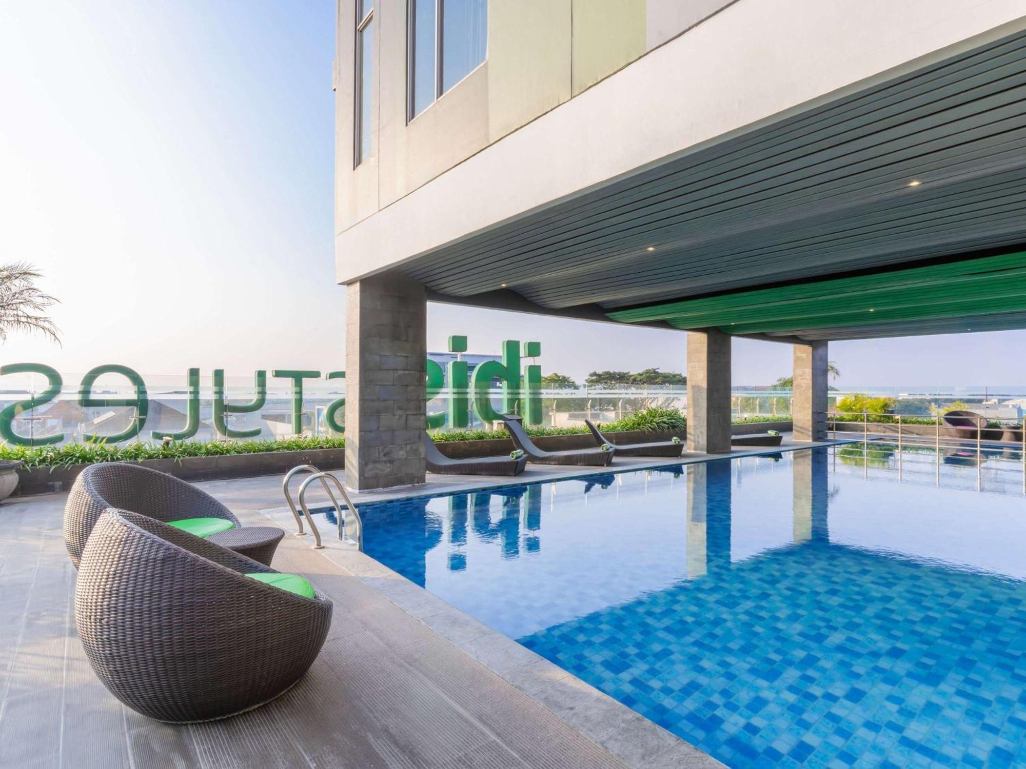 Hotel Ibis Styles Malang Esterno foto