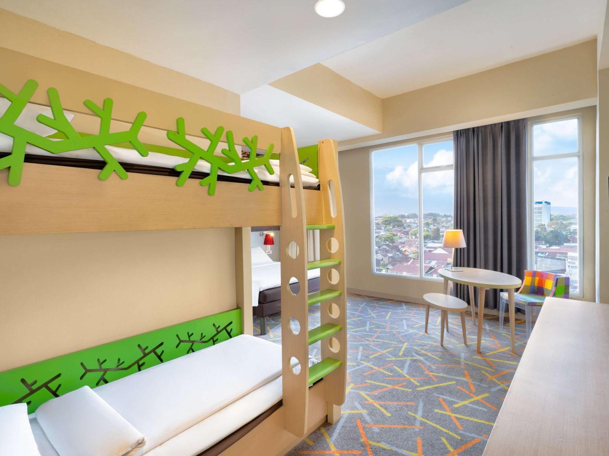 Hotel Ibis Styles Malang Esterno foto