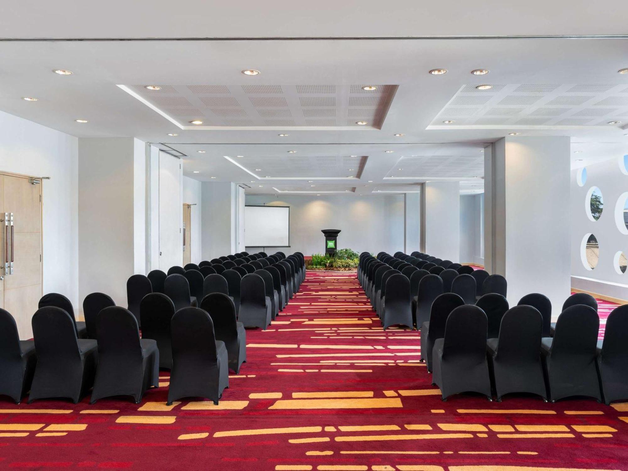 Hotel Ibis Styles Malang Esterno foto