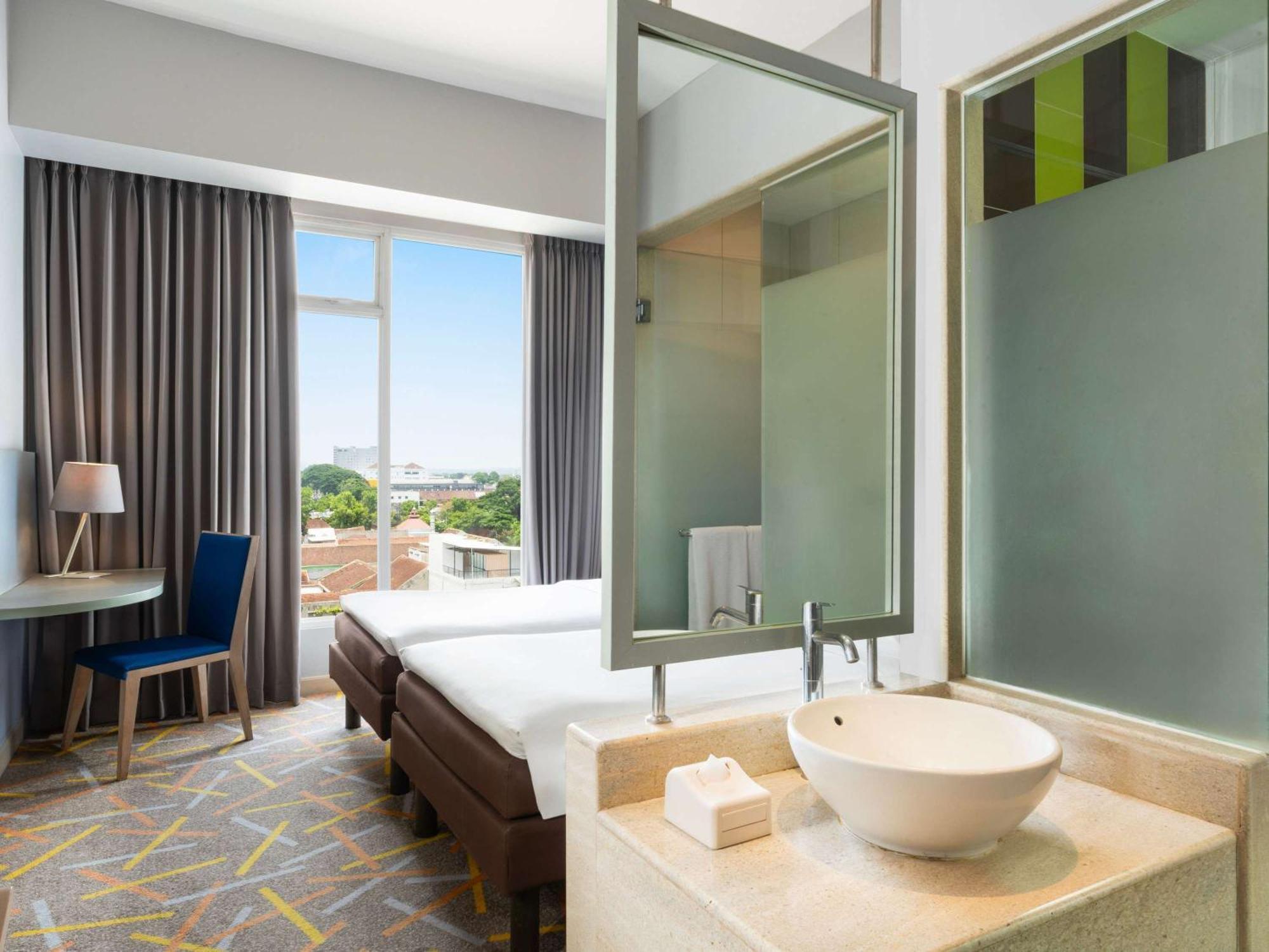 Hotel Ibis Styles Malang Esterno foto