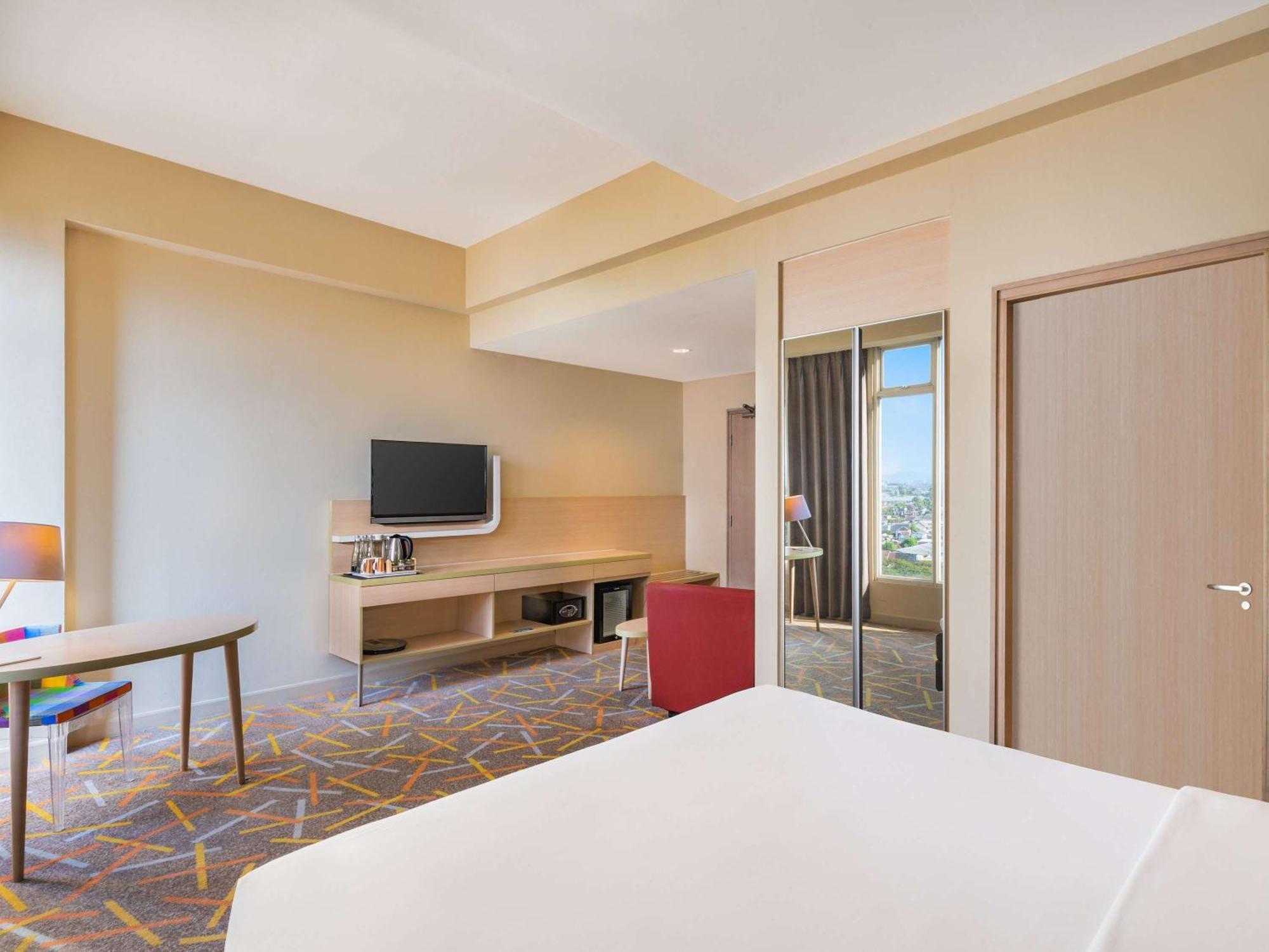 Hotel Ibis Styles Malang Esterno foto