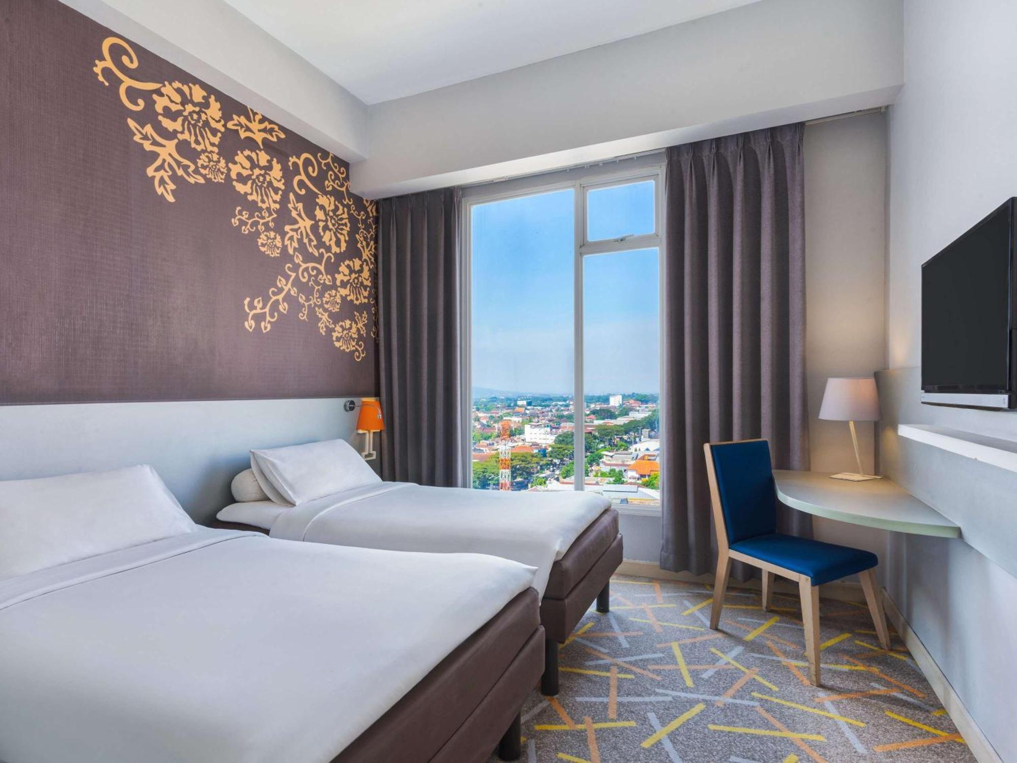 Hotel Ibis Styles Malang Esterno foto