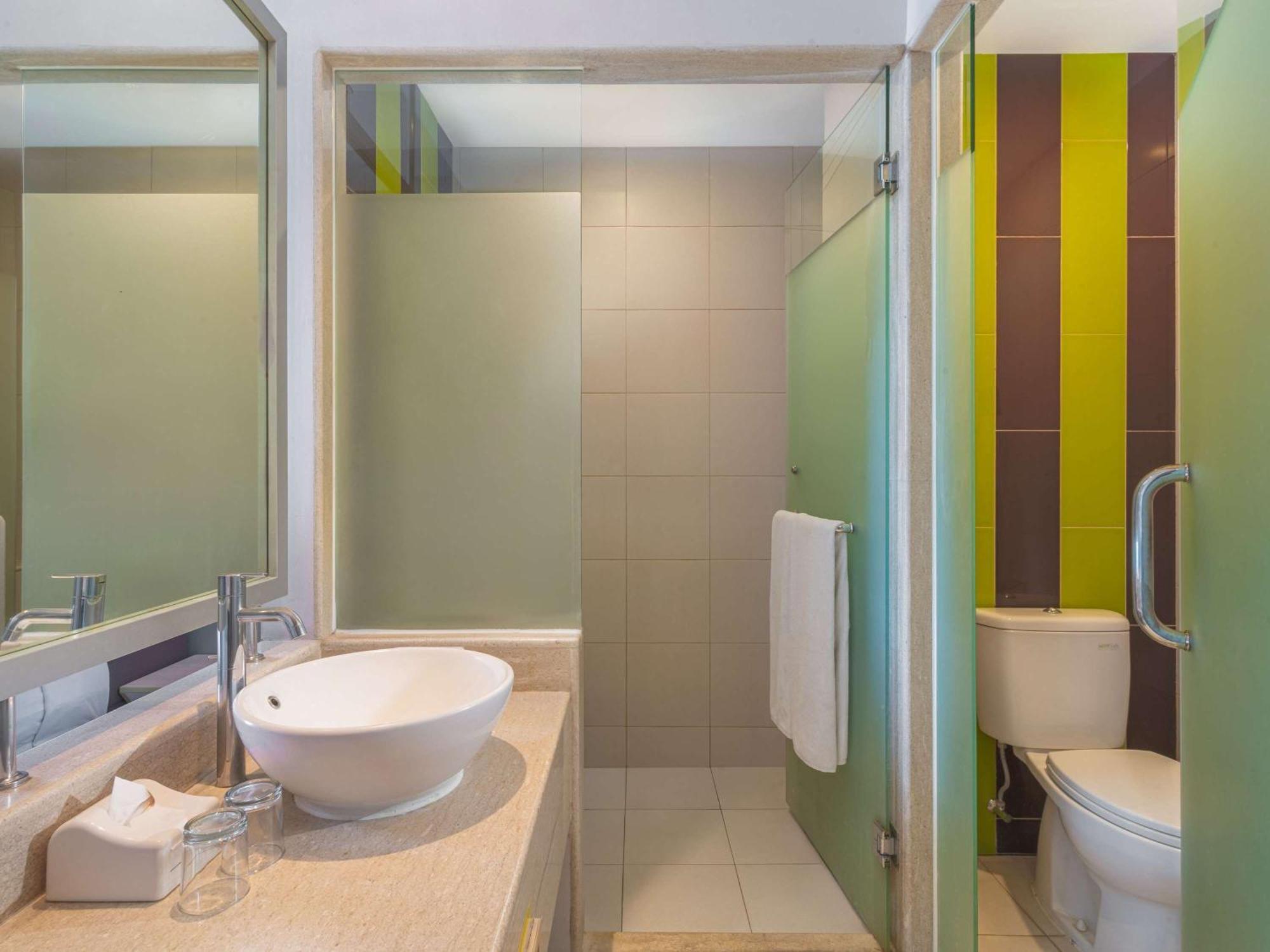 Hotel Ibis Styles Malang Esterno foto