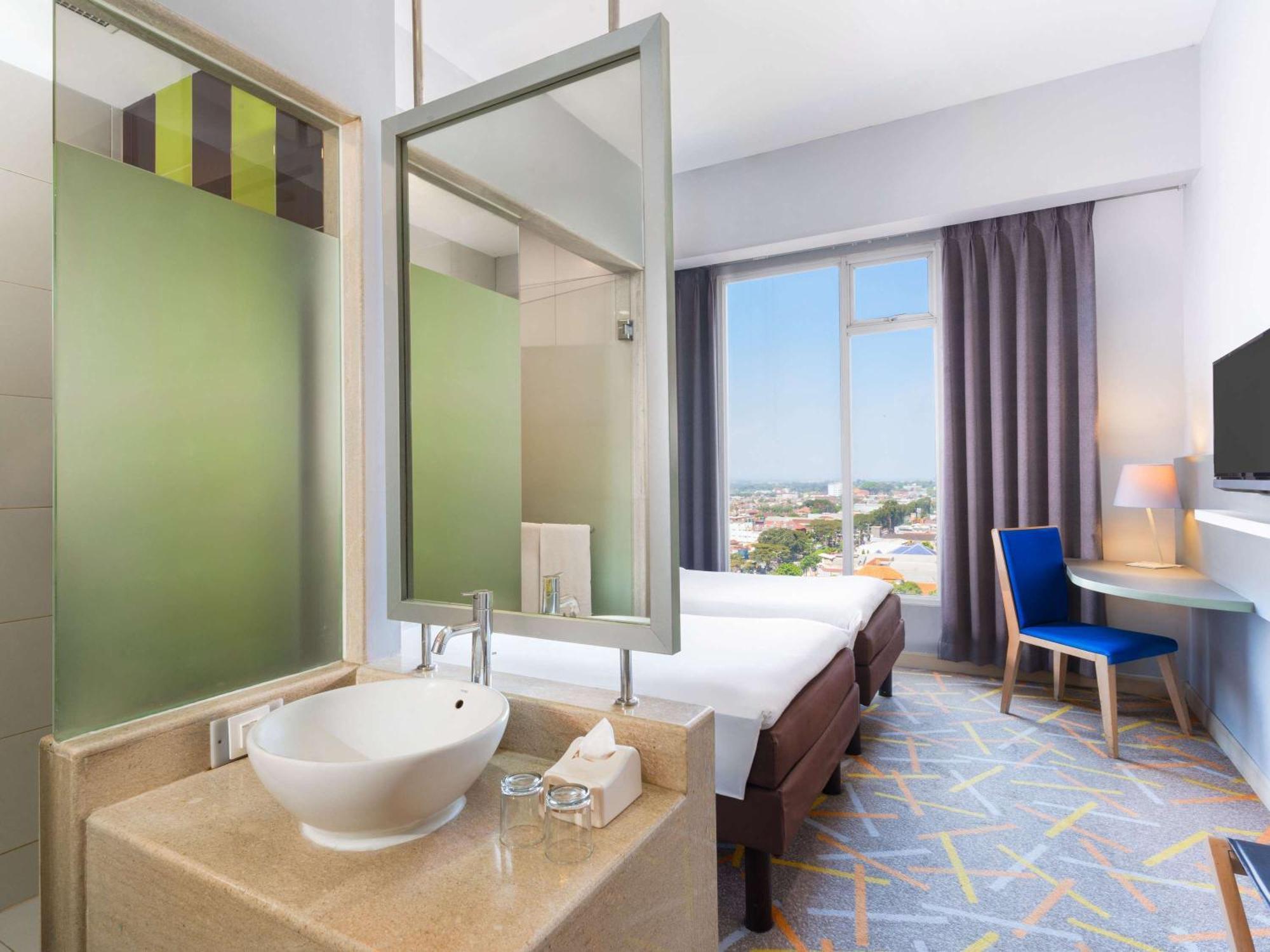 Hotel Ibis Styles Malang Esterno foto