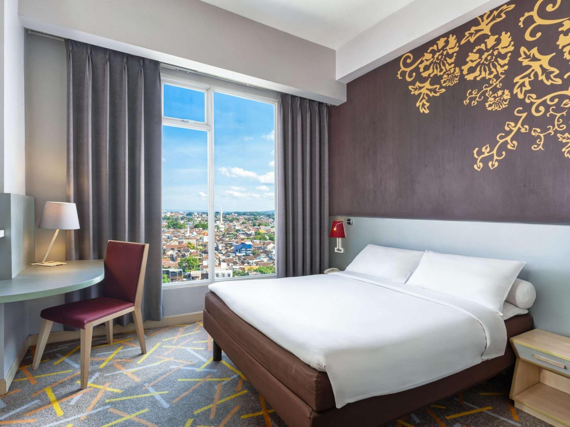 Hotel Ibis Styles Malang Esterno foto