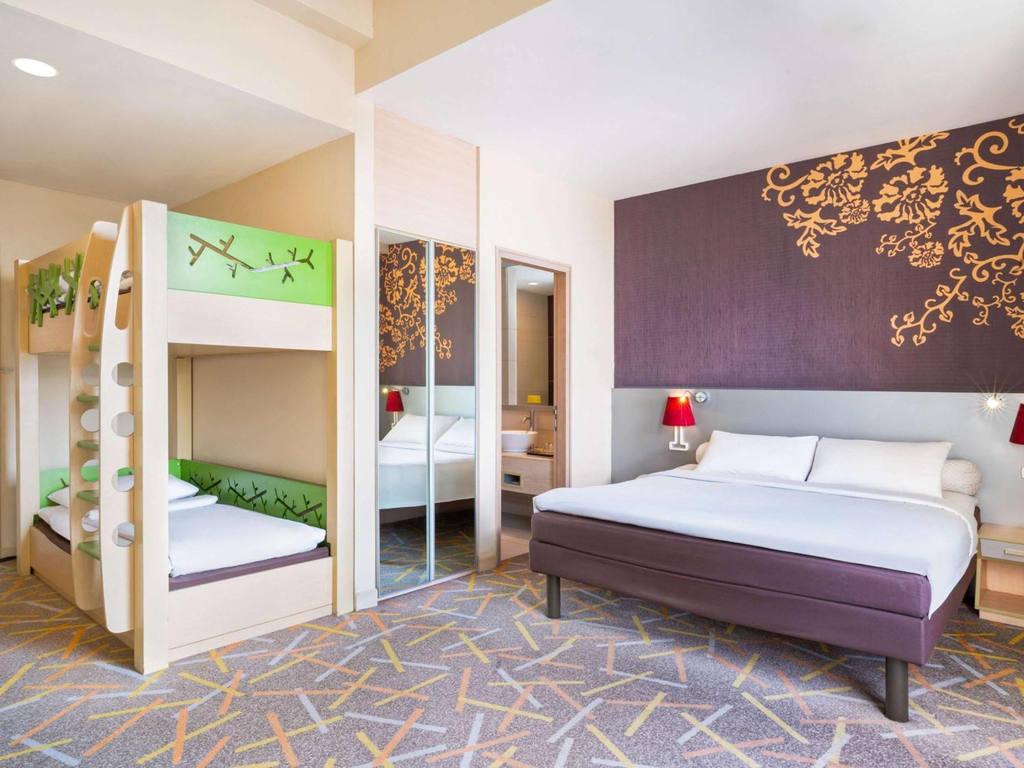 Hotel Ibis Styles Malang Esterno foto