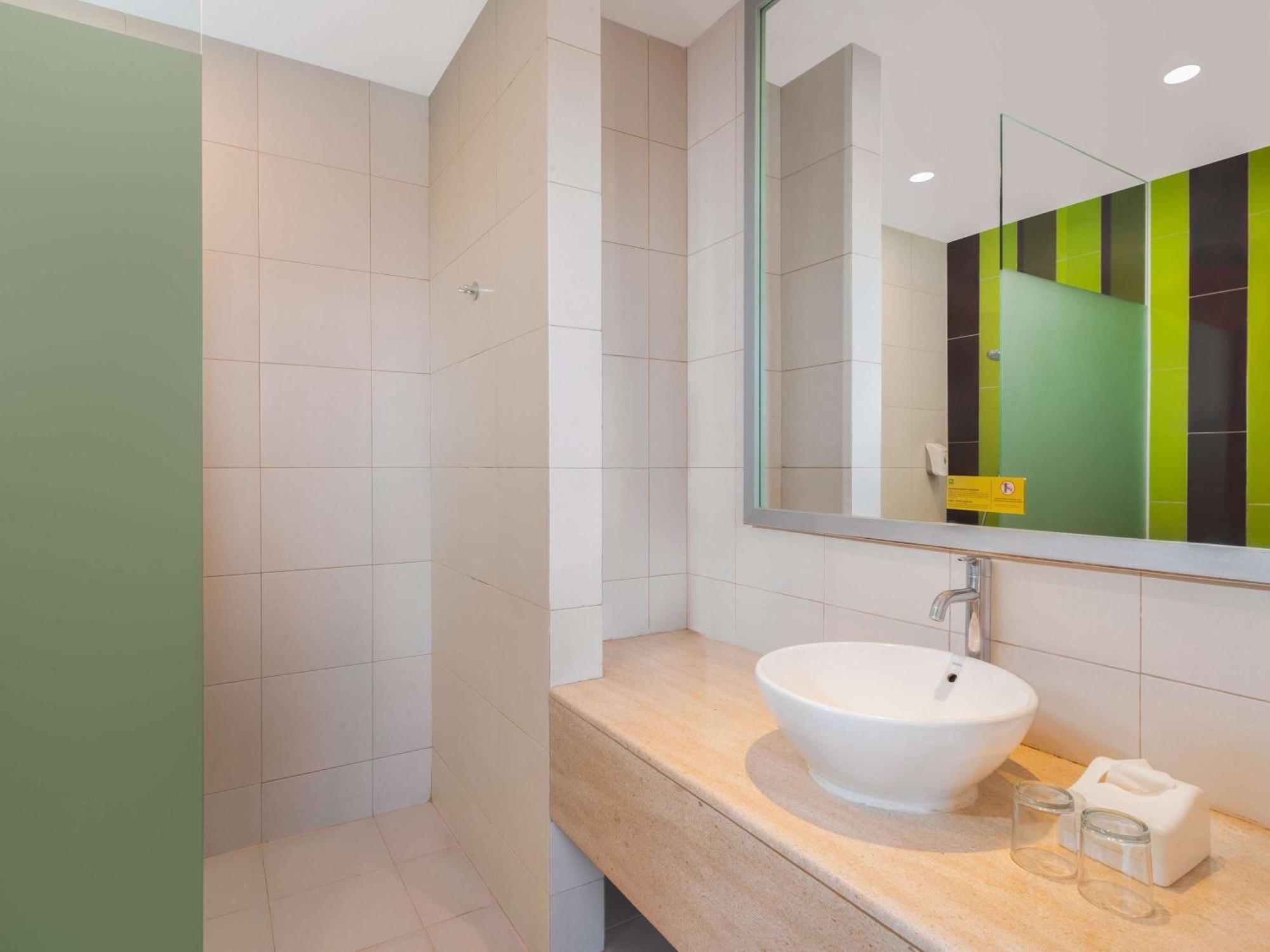 Hotel Ibis Styles Malang Esterno foto