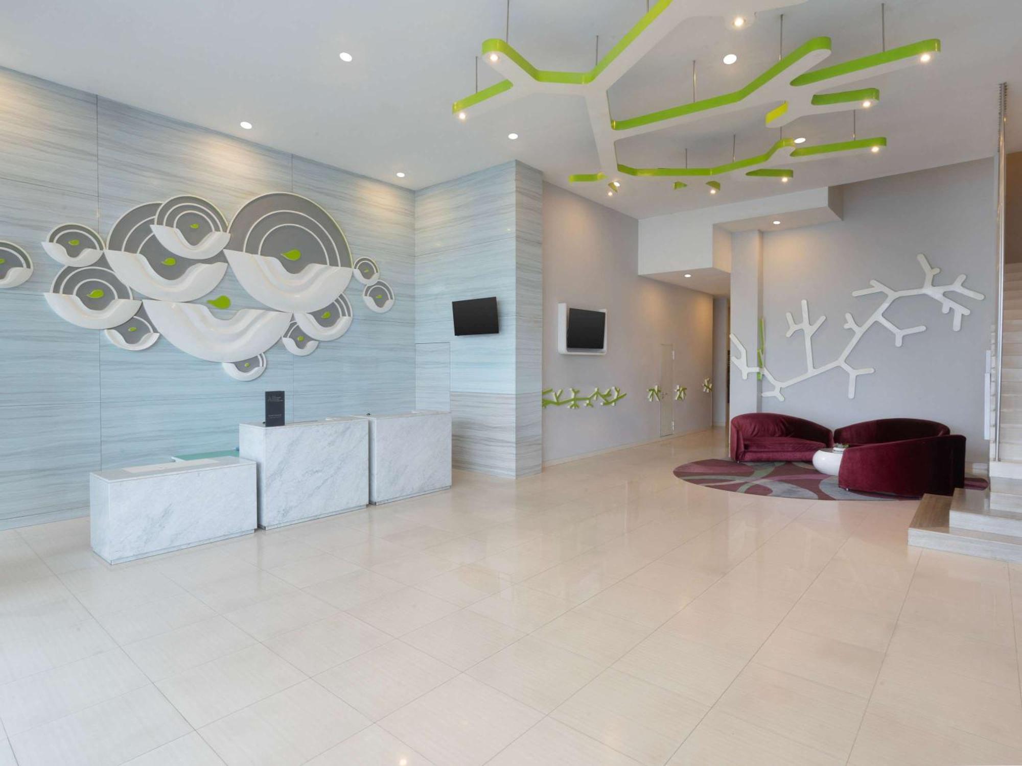 Hotel Ibis Styles Malang Esterno foto