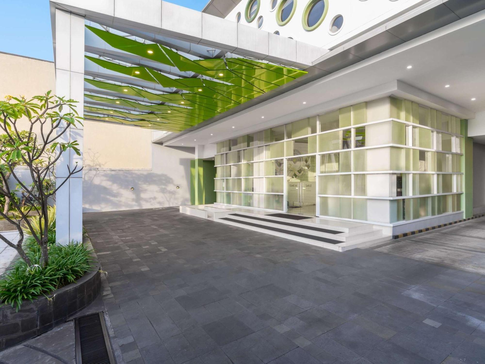 Hotel Ibis Styles Malang Esterno foto