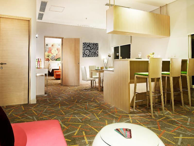 Hotel Ibis Styles Malang Esterno foto