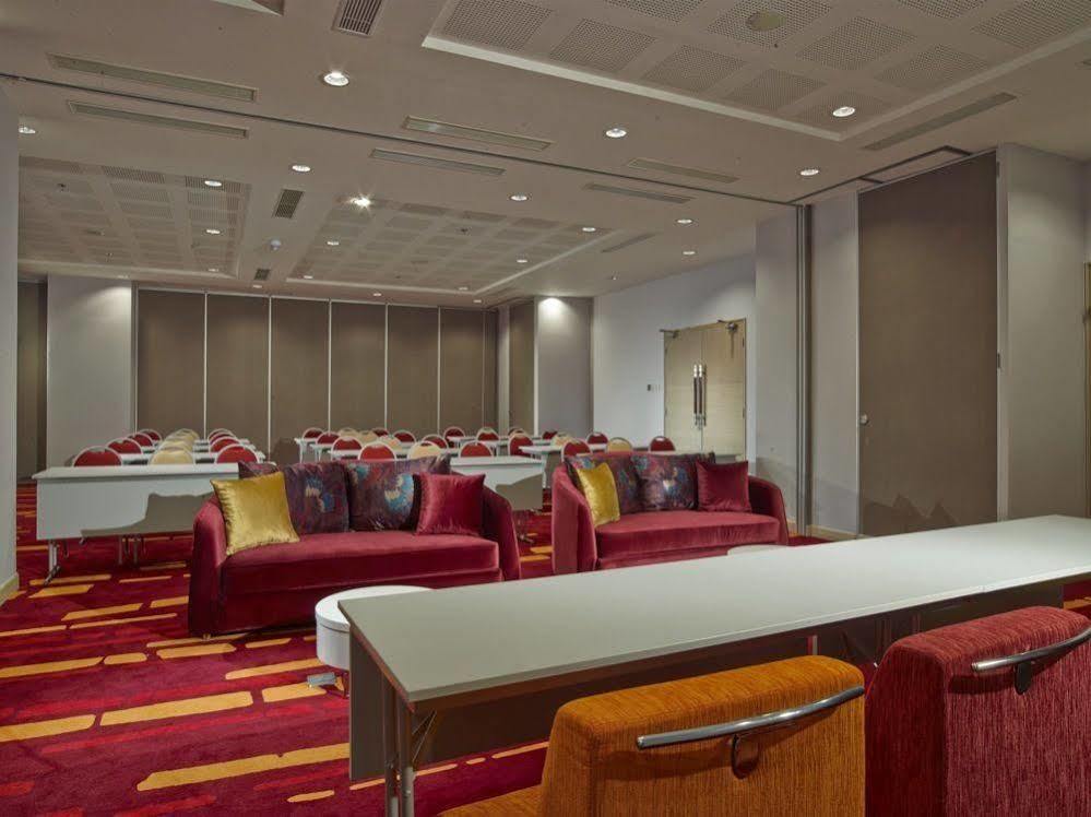 Hotel Ibis Styles Malang Esterno foto